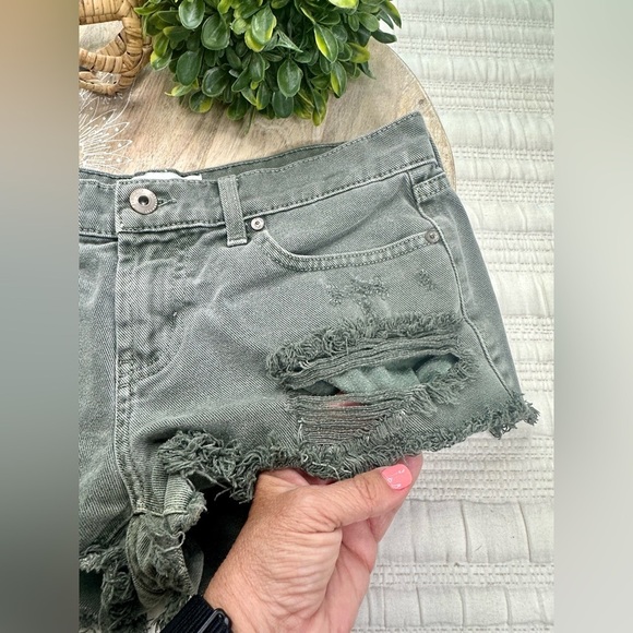 Pistola Gigi Low-Rise Cut-Off Distressed in Washed Olive Green Size 27 - Picture 7 of 15